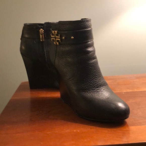 Tory Birch Black Leather Booties. - Picture 2 of 6